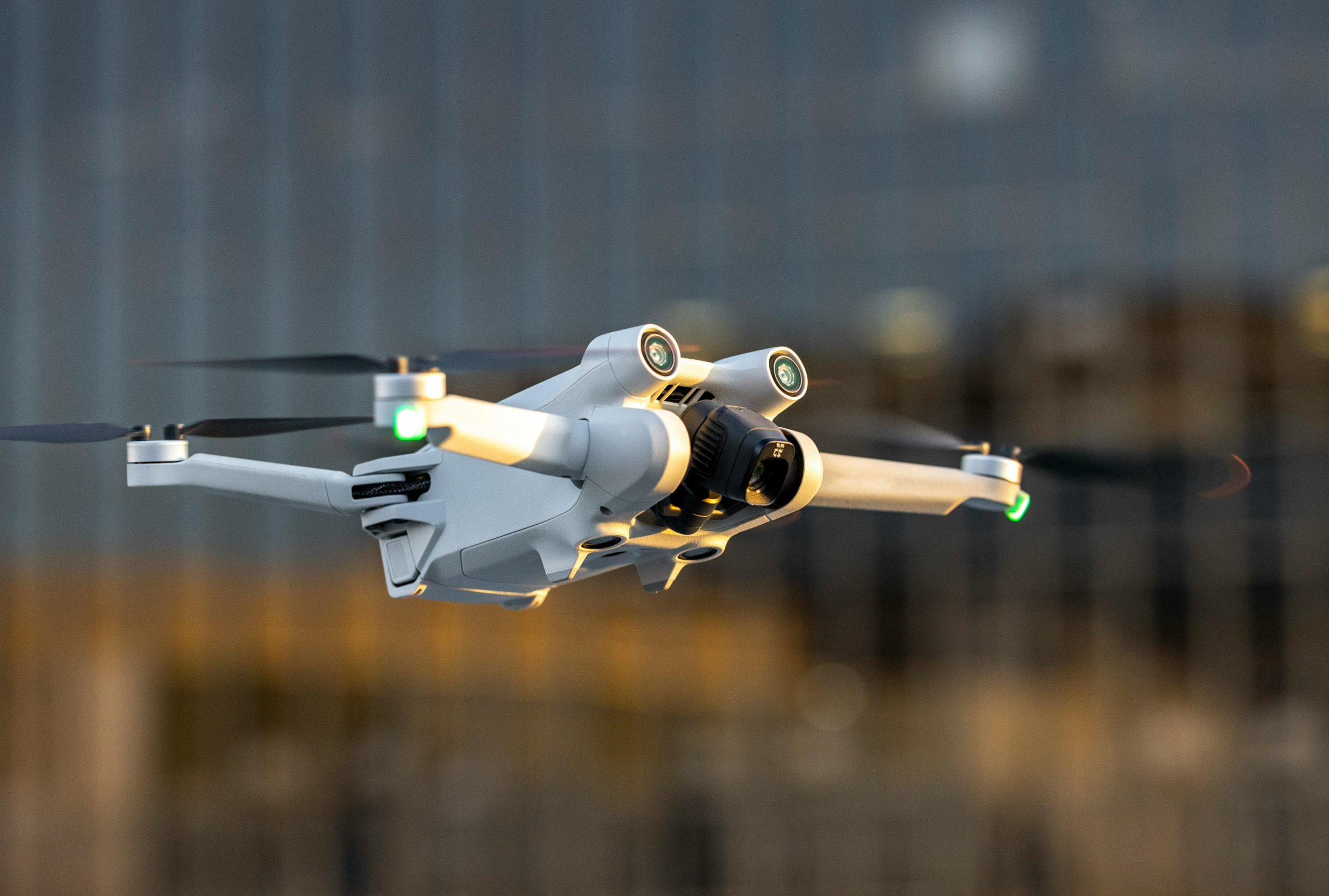 Blue White Futuristic Simple Photo Artificial Intelligence YouTube Thumbnail (33.866 x 29 cm) (42 x 29 cm) (5079 x 3425 px) (1)